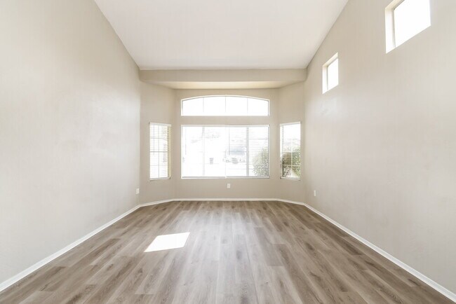 Photo - 834 E Whitten St