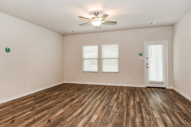 Photo - 1411 Rolling Fox Dr