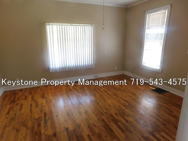 Photo - 901 W 10th St
