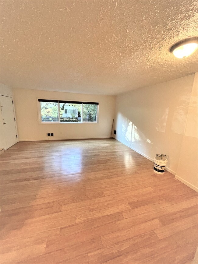 Photo - 1427 NE Hancock St Unit 4