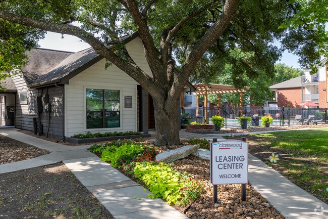 Building Photo - Clarewood Apartments