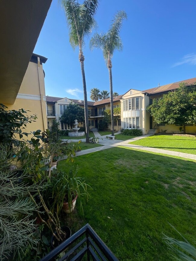 Building Photo - BEAUTIFUL KTOWN 1BR JUST BECOMING AVAILABLE!! Unit 19-112 Rental