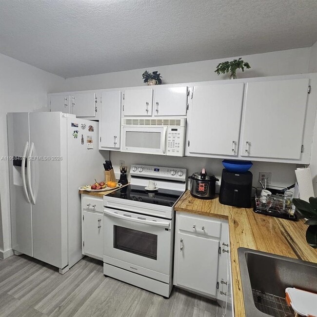 Building Photo - 19623 NW 30th Pl