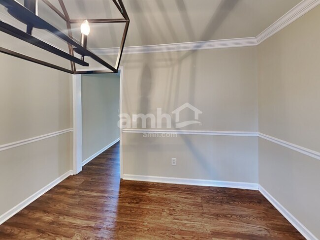 Photo - 1007 Vanguard Dr