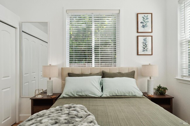 Photo - 524 Tipperary Dr Unit B