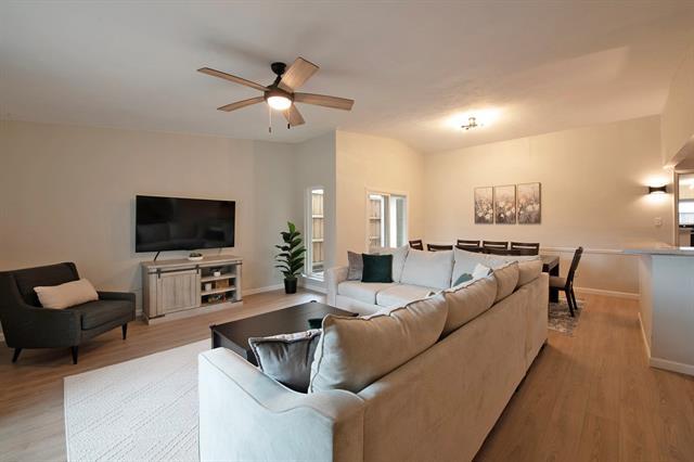 Photo - 9322 Shipman St