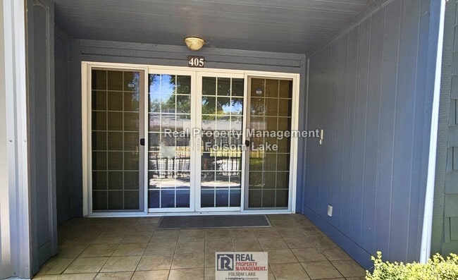 Photo - 405 Harriet Ln