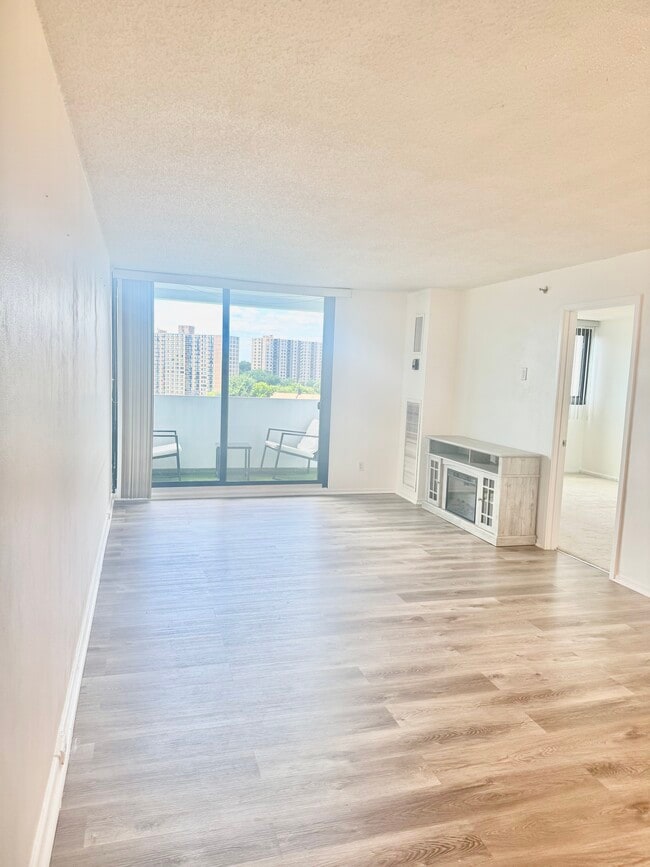 Building Photo - 5911 Edsall Rd Unit PH10 Rental