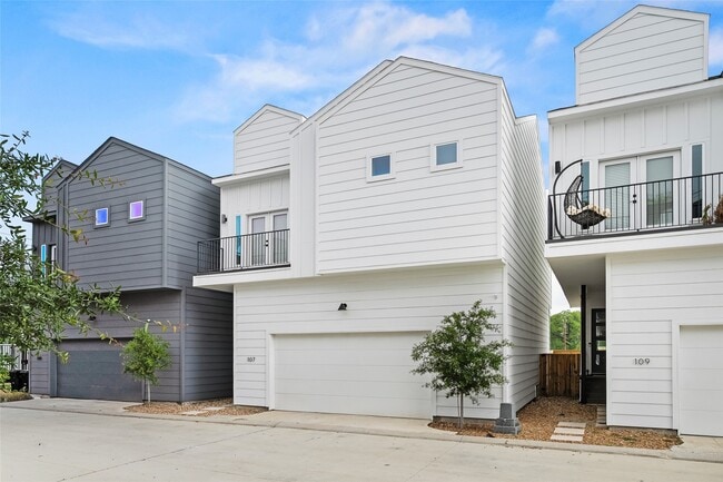 Photo - 107 Tolima Dove St