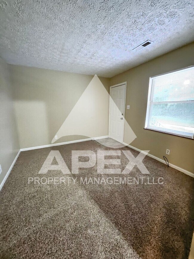 Photo - MOVE-IN SPECIAL, $1 RENT!! - Spacious 2-Bd / 1-Ba Apartment - In South Knoxville! Unidad Apt #2