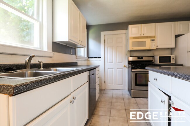 Photo - 71 Colborne Rd