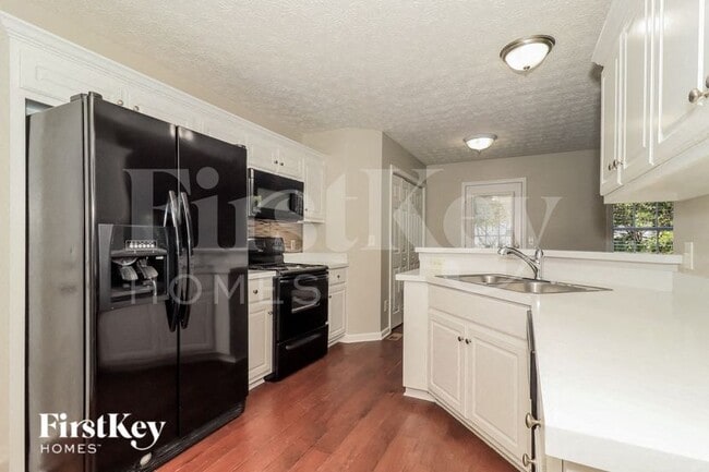 Photo - 459 Fernwood Cir