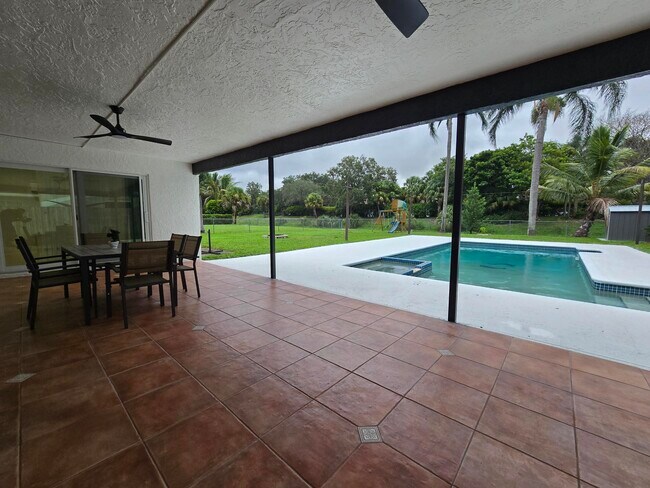 Photo - 840 NW 48th Ave