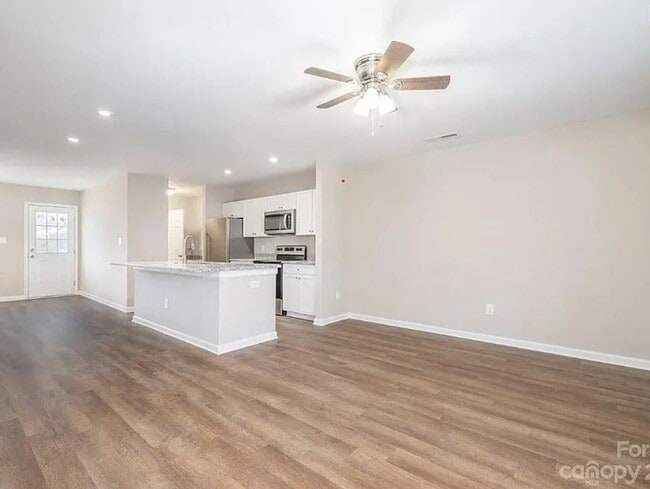 Photo - 1347 Ontario Dr