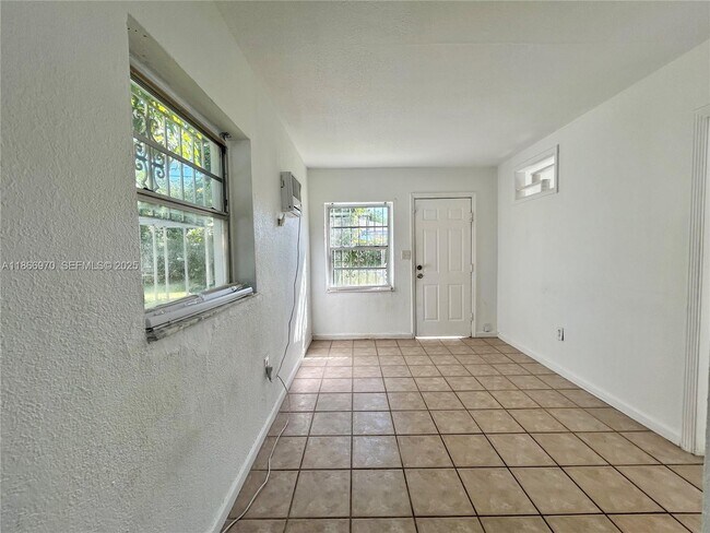 Photo - 601 NW 90th St Unidad 13