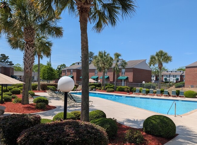 Swimming Pool - Lexington Place Apartments