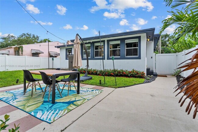 Photo - 775 NW 44th St