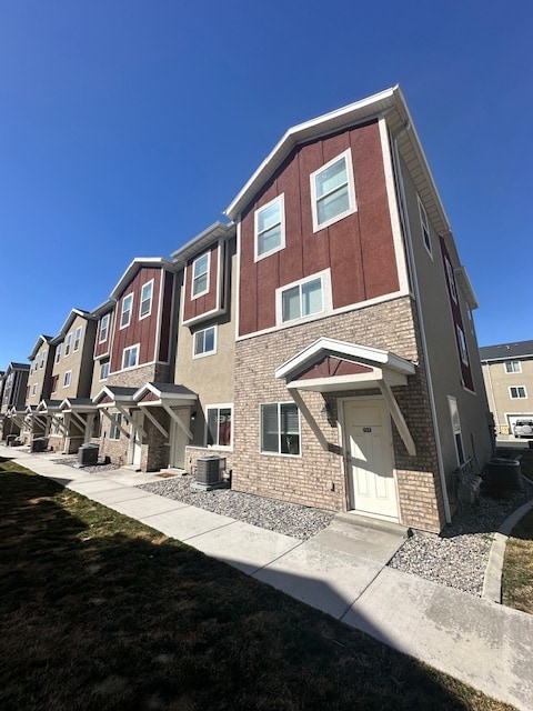 Building Photo - 72 E 700 N Rental
