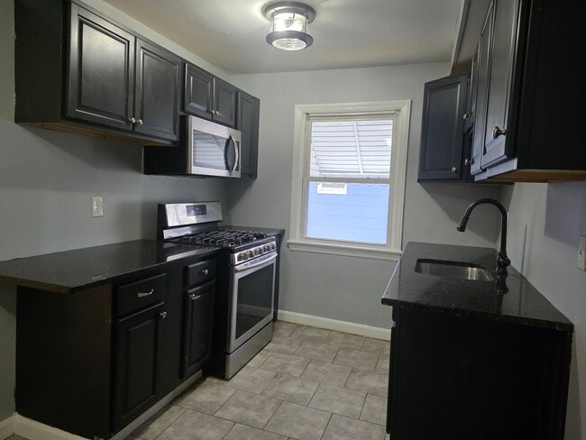 Building Photo - 331 Union Ave Unit 2nd floor