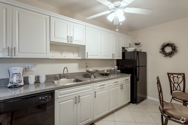 1BR,1BA - 850 SF