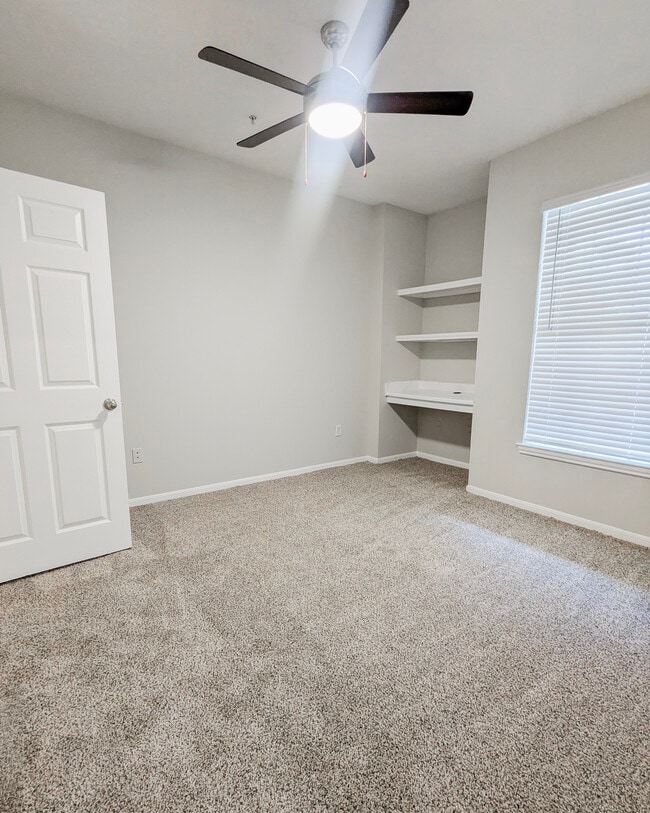 Bedroom - Woodland Hills Luxury Apartments