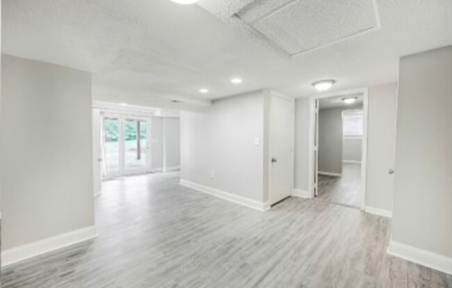 Photo - 673 Des Moines Dr