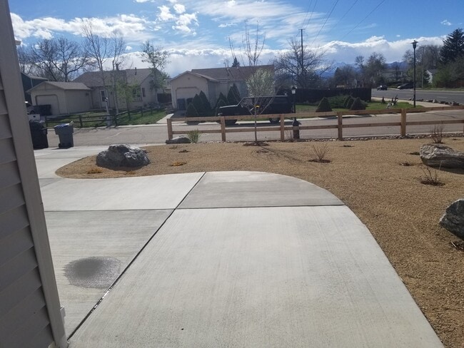 Photo - 2058 Sumac St