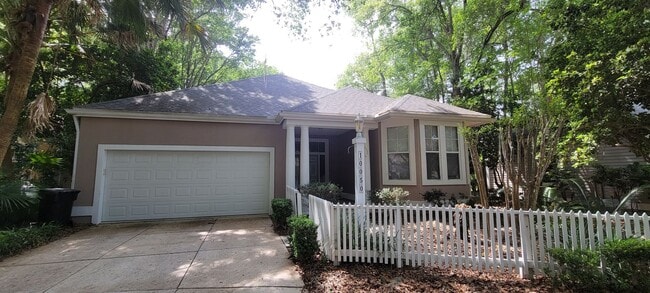Building Photo - 3/2 (Hickory Walk in Haile Plantation) Beautiful home off the 15th Green of Haile Golf Course.