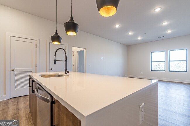 112 Rogers St NE Unit 601