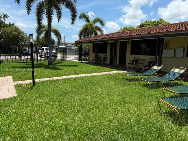 Photo - 811 NE 10th St Unit 5