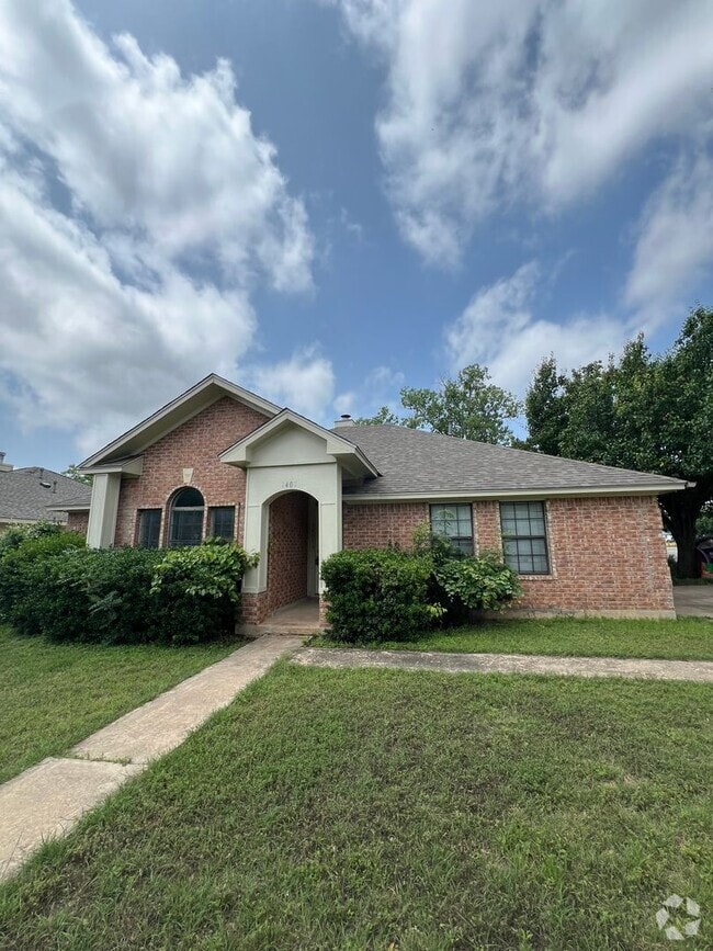 Building Photo - Lovely Home on Corner Lot!
