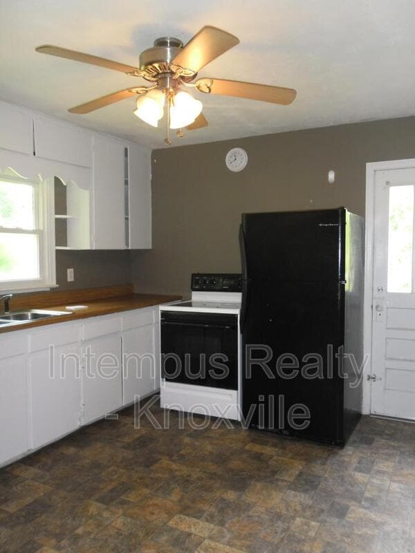 Photo - 805 Centeroak Dr