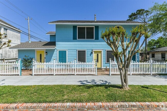 Building Photo - 816 11th St Rental