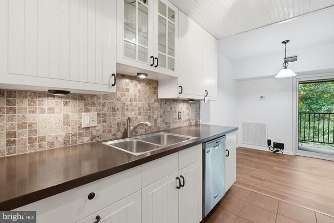 Building Photo - 11619 Stoneview Square Unit 22C