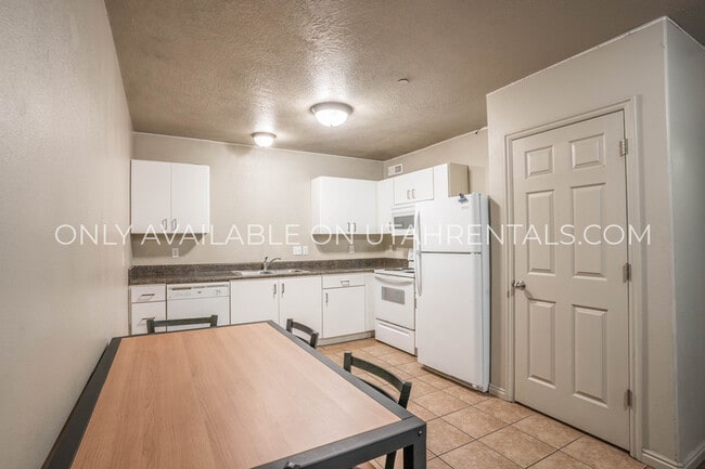 Photo - 884 E 700 N