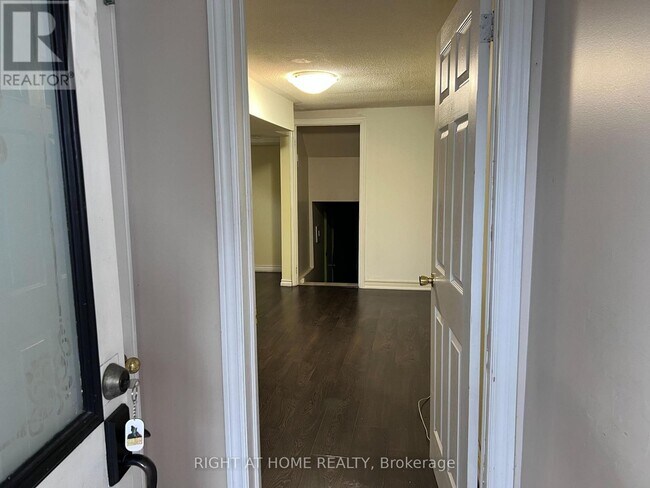 Photo - 4092 Midhurst Ln