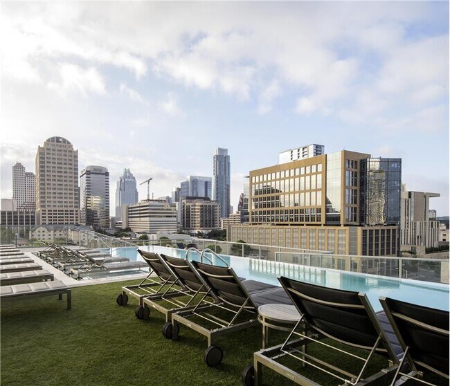 Photo - 617 W 7th St Unidad A7-17