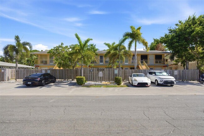 2716 NE 30th Pl Unidad 207C