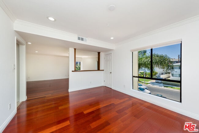 Photo - 144 N Hamilton Dr Unit 3