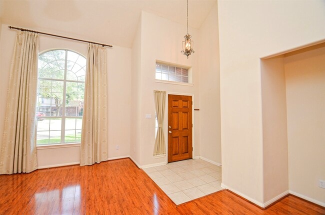 Photo - 615 Mosman Ct