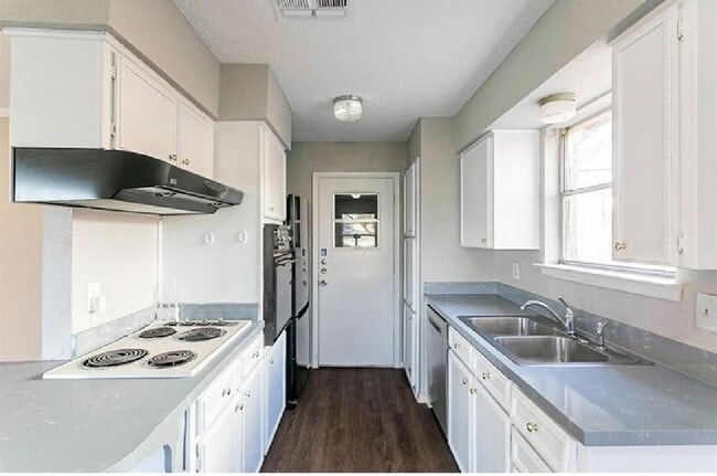 Photo - 913 Henslee Dr