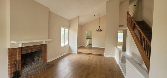 Photo - 21320 Stanwell St