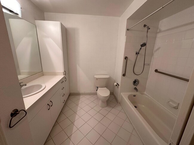 Building Photo - 8300 Oceanview Ter Unit 403 Rental