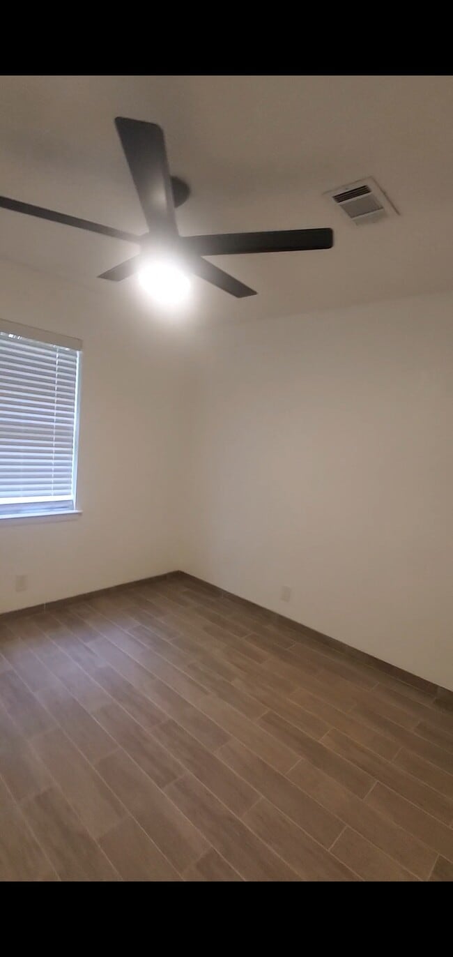 Photo - 549 NW Renfro St