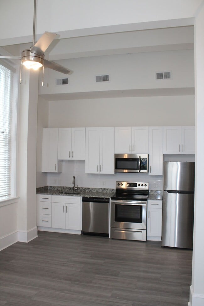 Building Photo - Bank Unit 101