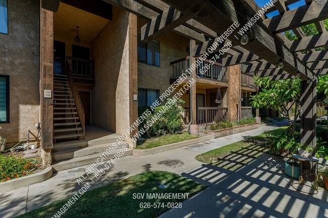 Building Photo - Condo with Pool, Washer & Dryer, Hardwood ... Unit 207