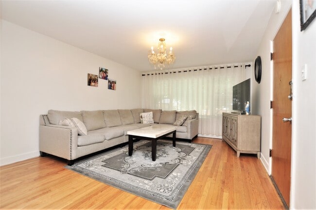 Photo - 2639 W Balmoral Ave Unit 2W