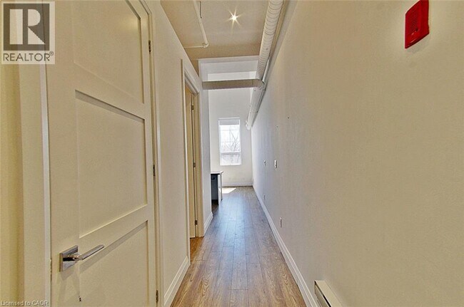 Photo - 220 Dundurn St S Unit 134