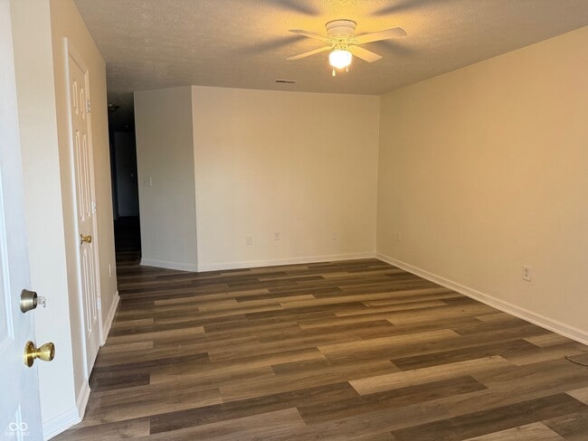 Photo - 4930 Elliott Ave