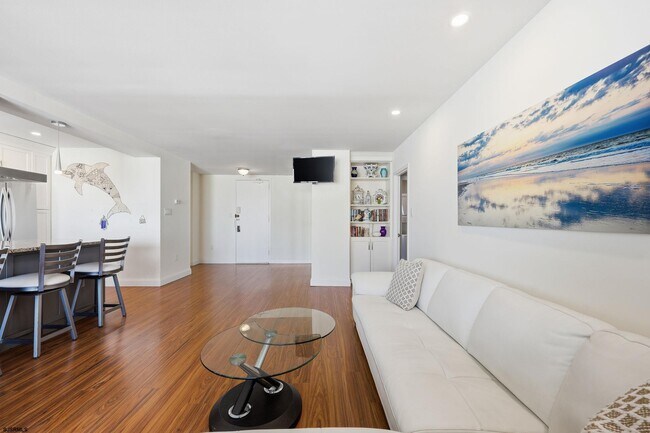 Photo - 5000 Boardwalk Unit 1008, 1009